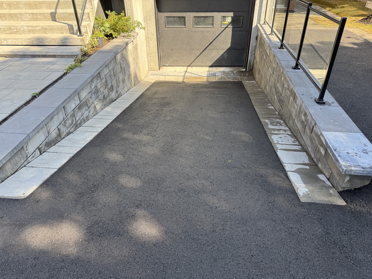 Entrée de garage aménagée