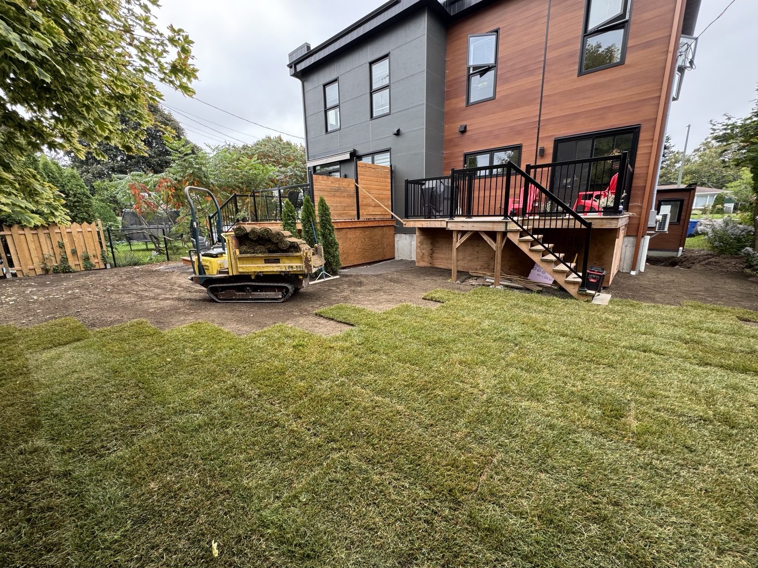 Terrassement résidentiel autour de la maison